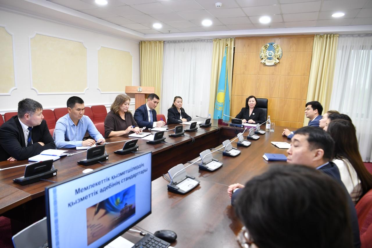 ПІБ-де қызметтік әдеп талаптары мен сыбайлас жемқорлыққа қарсы шектеулер түсіндірілді