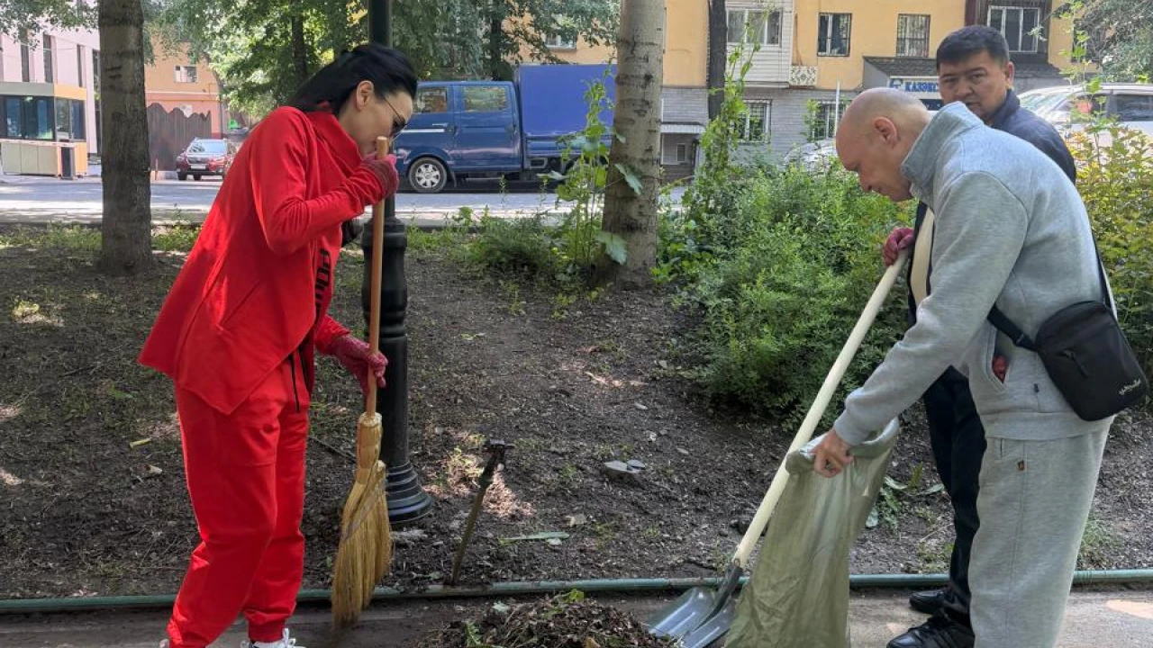 «Таза Қазақстан» акциясы аясында Президент Іс басқармасы жүйесіне қарасты ұйымдар сенбілік өткізді 
