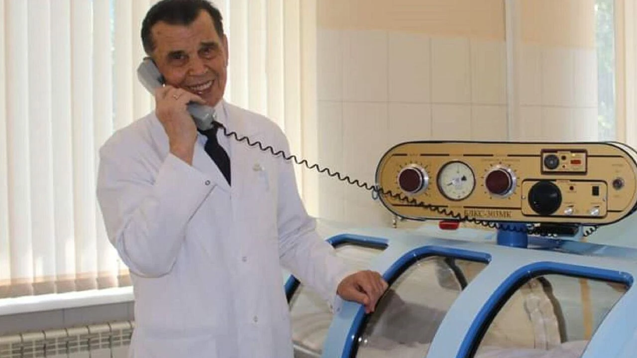 Личный врач Динмухамеда Конаева продолжает лечить людей в Национальном Госпитале