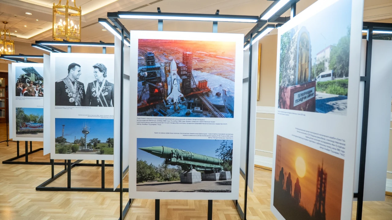 Санкт-Петербургте Байқоңыр ғарыш айлағы туралы фотокөрме ашылды 