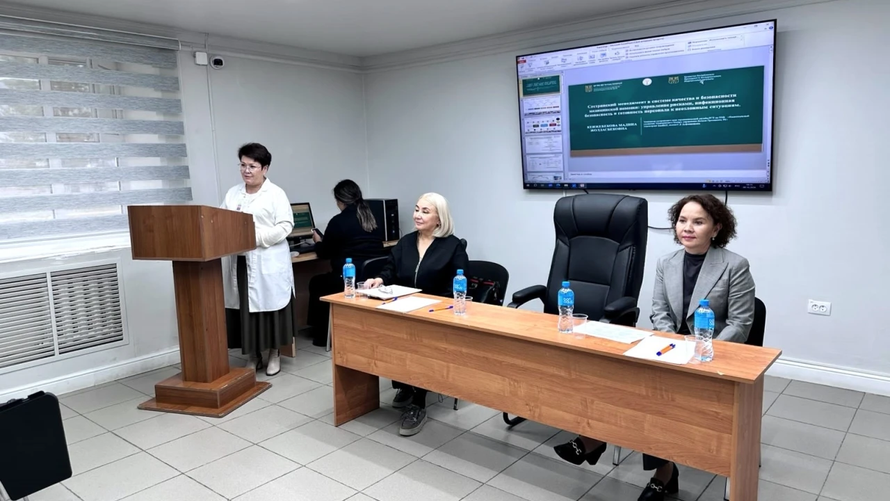 Врачи Медицинского центра начали операции сразу в нескольких клиниках Караганды 