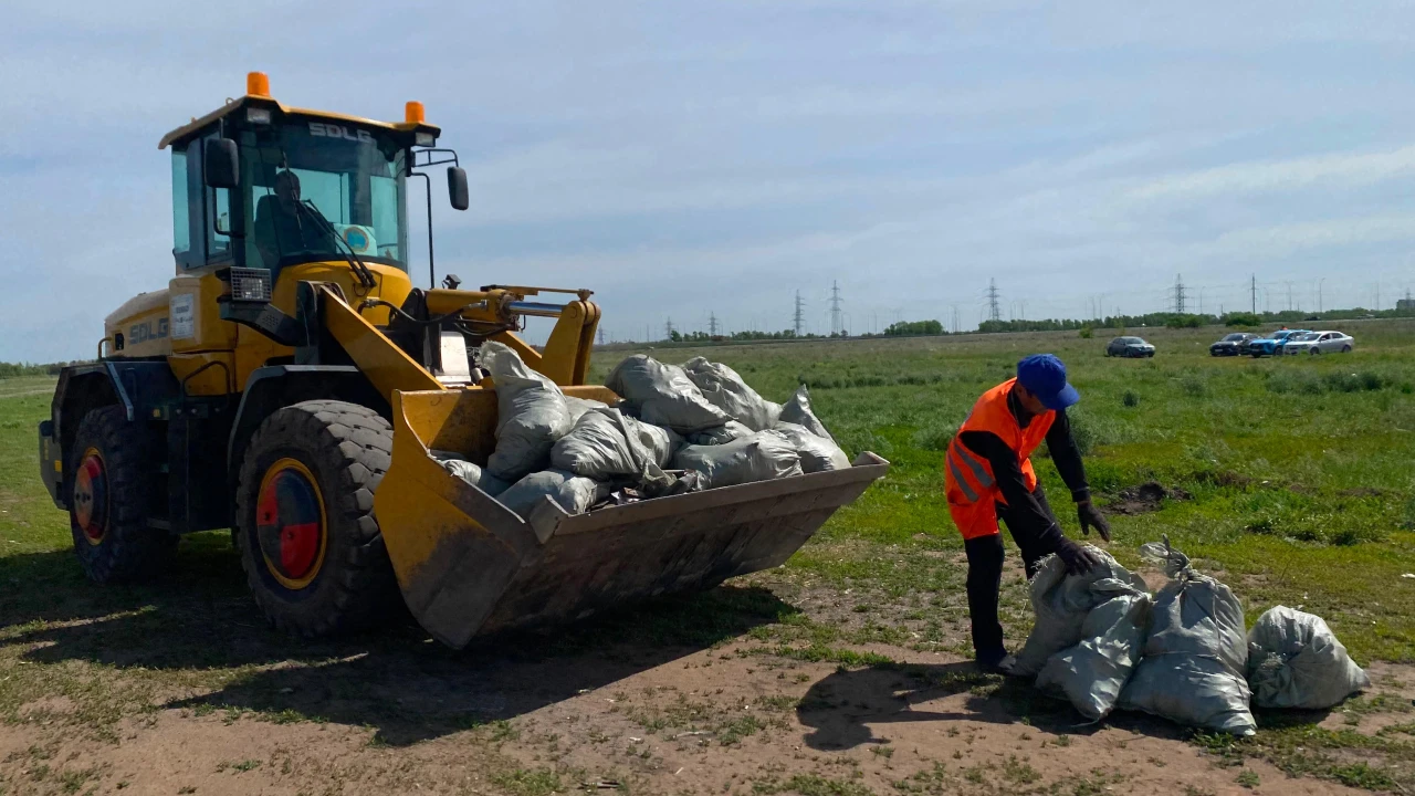 Сотрудники организаций УДП провели уборку территории Снежного полигона в рамках «Таза Қазақстан» 
