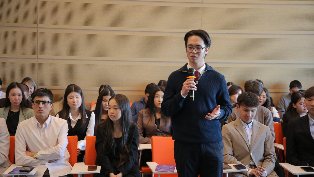 В Президентском центре обсудили роль молодежи в развитии человеческого капитала 