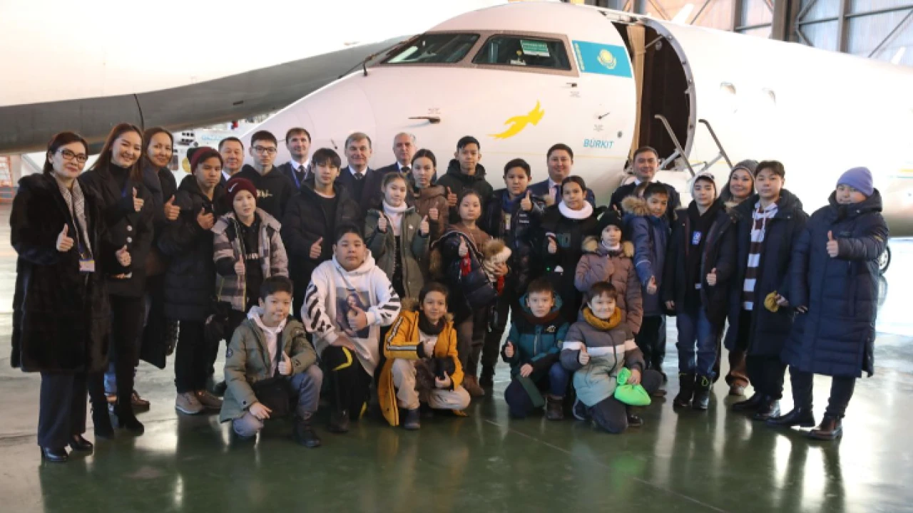 За штурвалом самолета: УДП провел экскурсию для детей в авиакомпании «Беркут» 