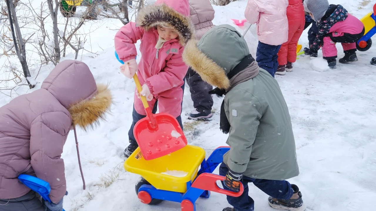 Зимняя безопасность и здоровье детей в детском саду «Қарлығаш» 