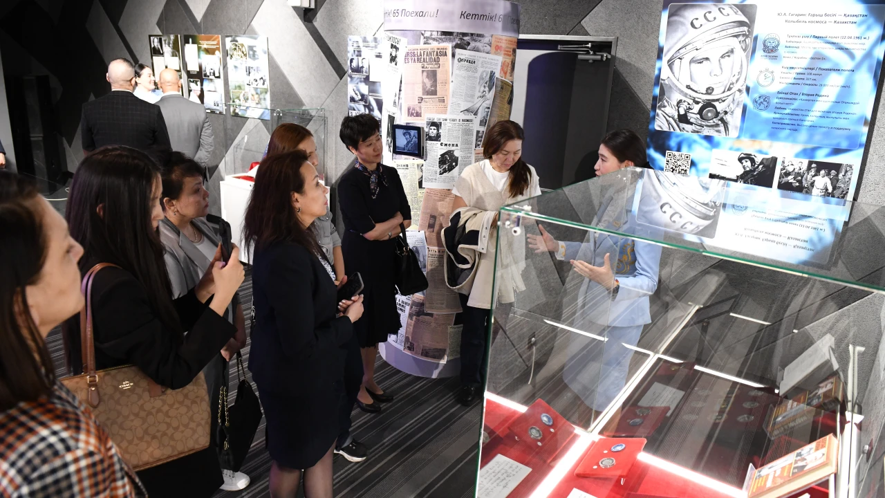 Астанада Юрий Гагариннің ғарышқа ұшқанына 65 жыл толуына арналған көрме ашылды 