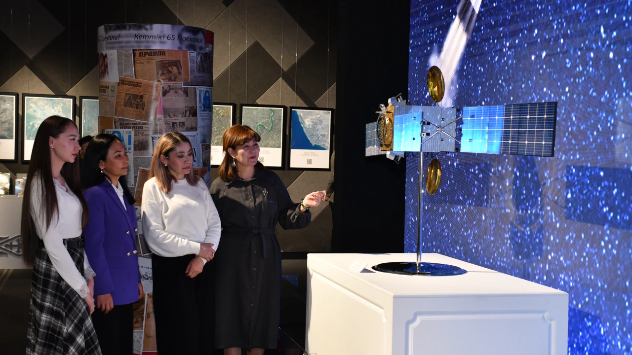 Астанада Юрий Гагариннің ғарышқа ұшқанына 65 жыл толуына арналған көрме ашылды 