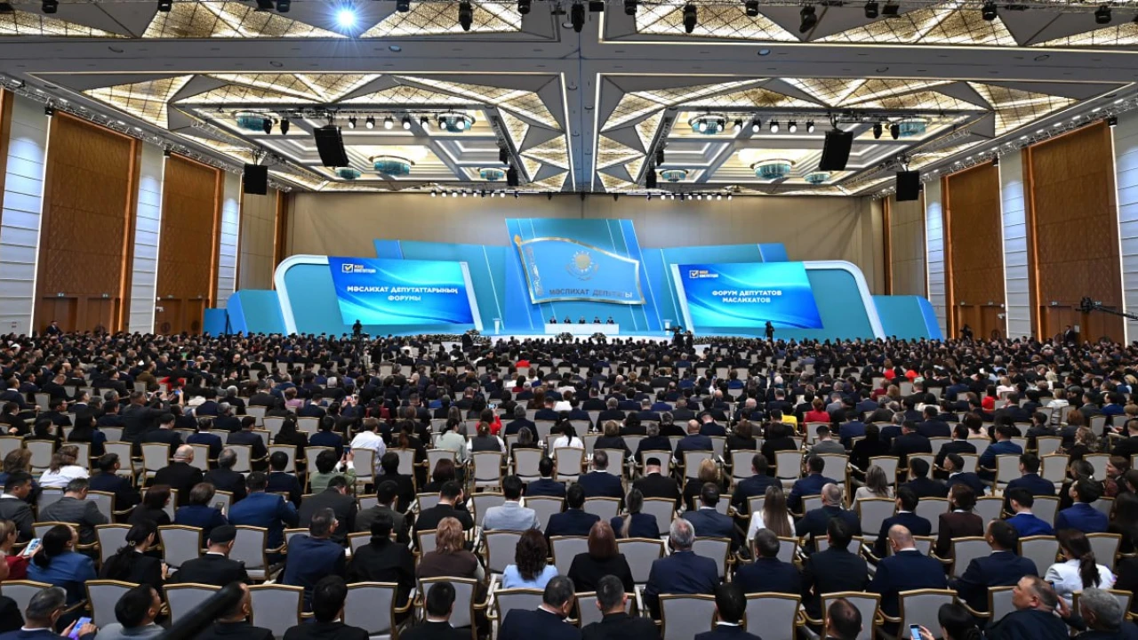 Тәуелсіздік сарайында барлық деңгейдегі мәслихат депутаттарының ІІІ республикалық форумы өтті 