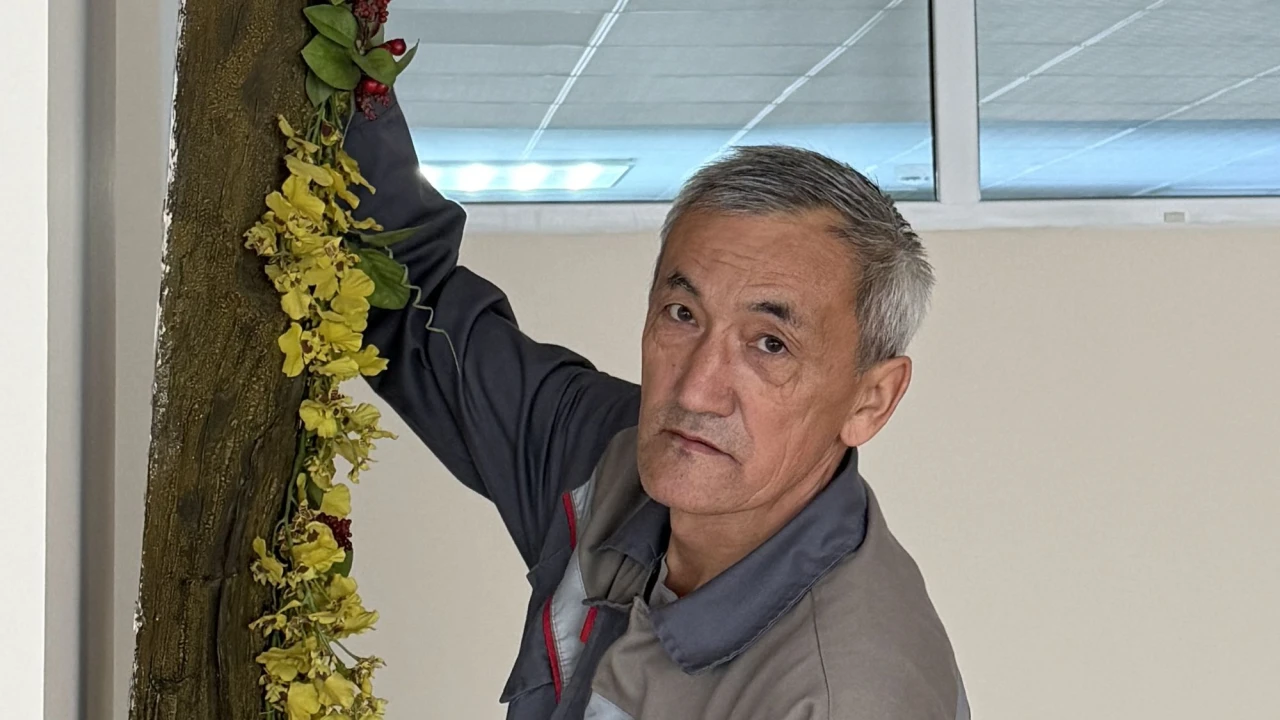 Вторая жизнь вещей: история плотника детского сада Қарлығаш 