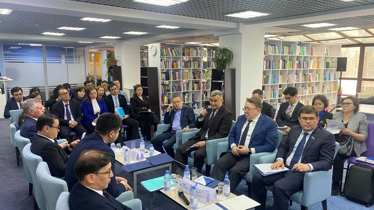 В Казахстане расширят сферу административной юстиции — Институт Парламентаризма УДП провел круглый стол 