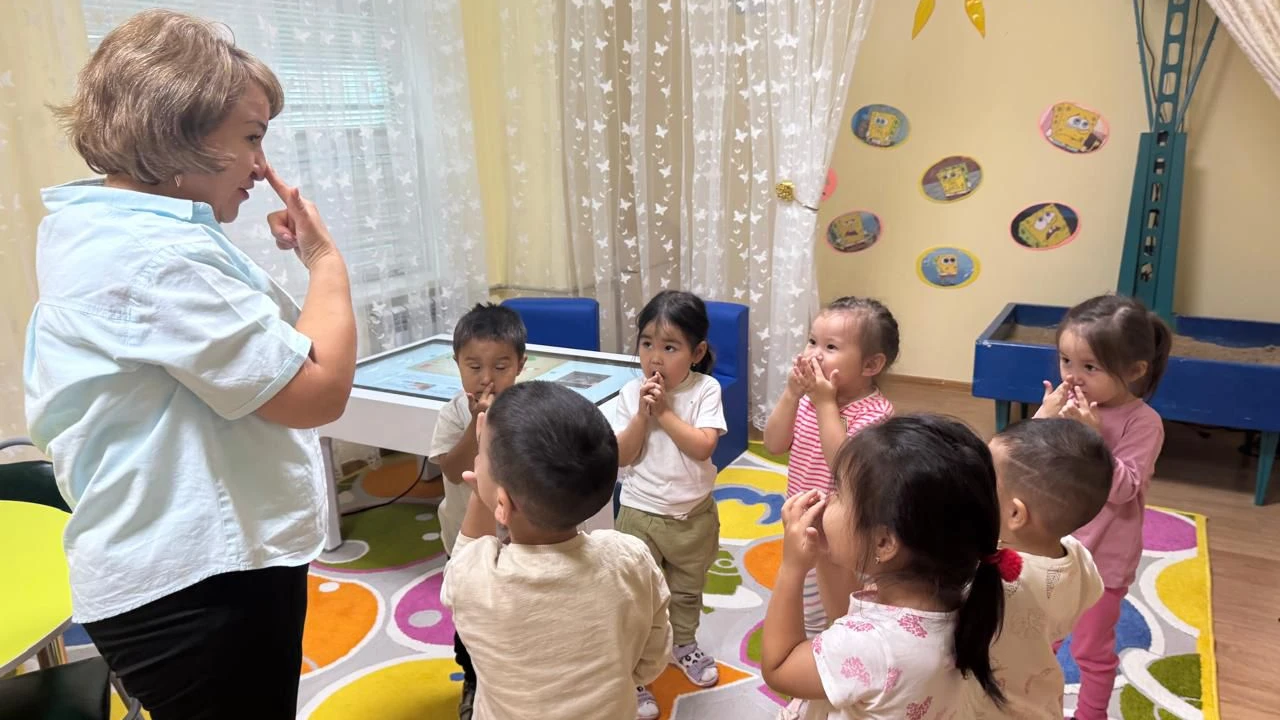 «Қарлығаш» психологы баланы бақшаға бейімдеу тәсілдерін айтты 