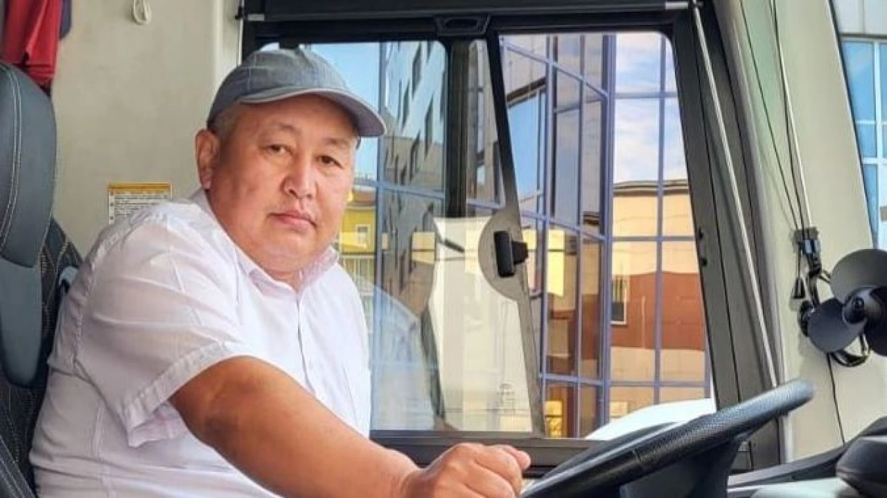 Более 20 лет за рулём: водитель Автохозяйства Канат Бельдеубаев о работе, которой гордится