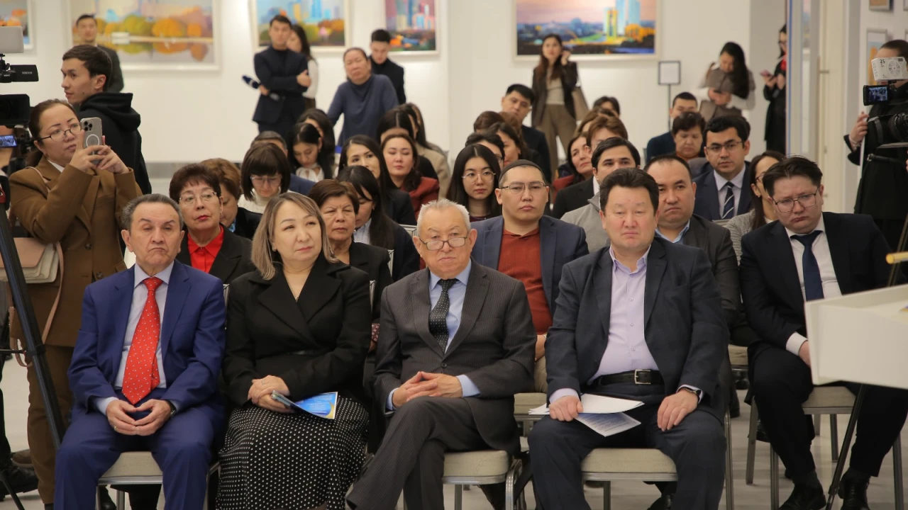 В Президентском центре прошла экспертная встреча по обсуждению проекта новой Конституции 