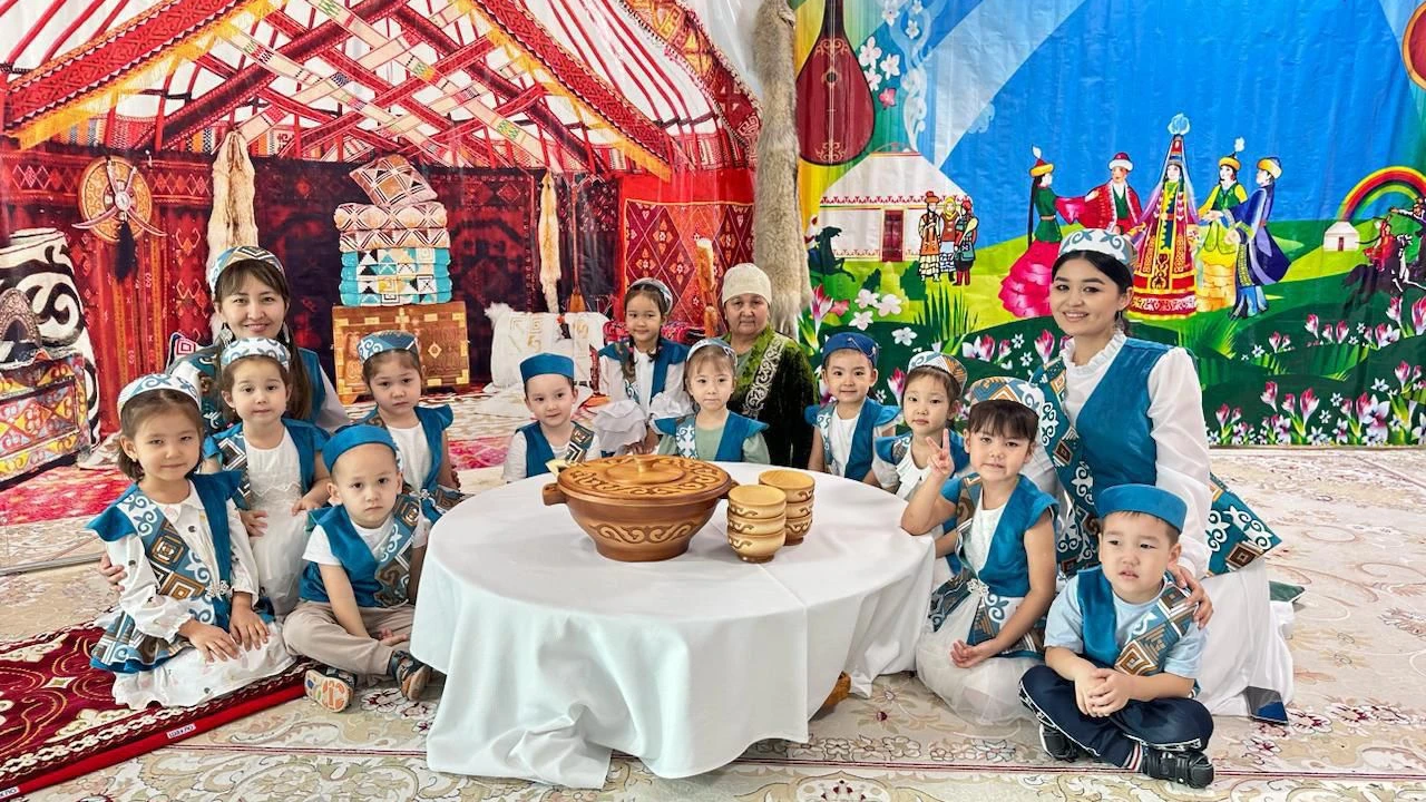 Как малыши отмечают Наурыз и учатся культурным ценностям в детском саду 
