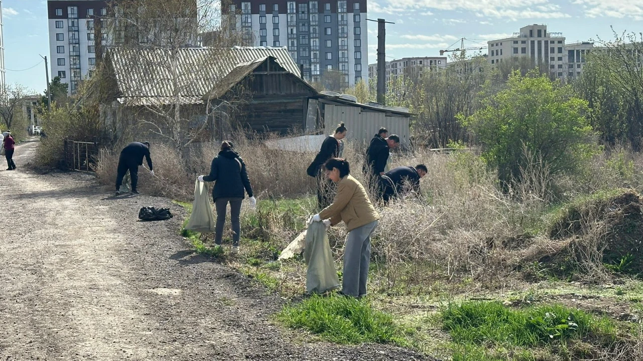 Свыше 1700 работников системы УДП приняли участие в общегородском субботнике 