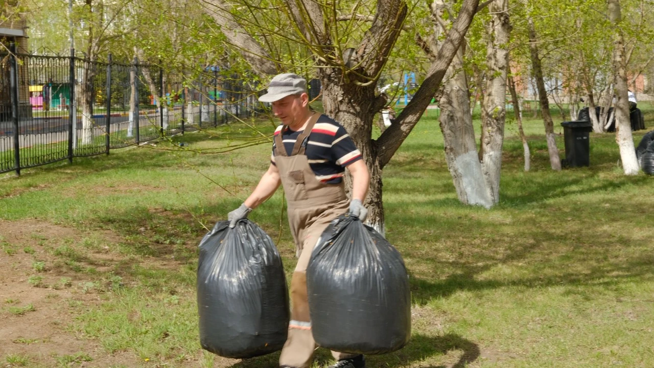 Свыше 1700 работников системы УДП приняли участие в общегородском субботнике 