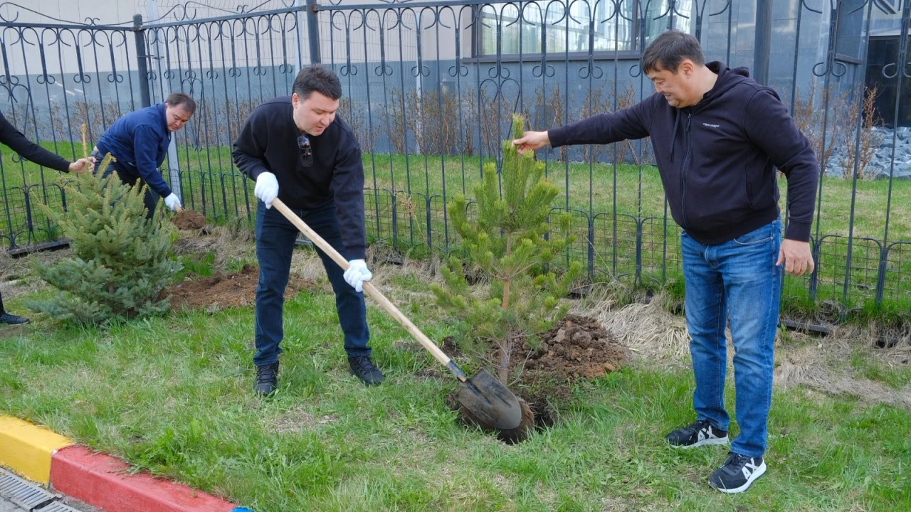 Свыше 1700 работников системы УДП приняли участие в общегородском субботнике 