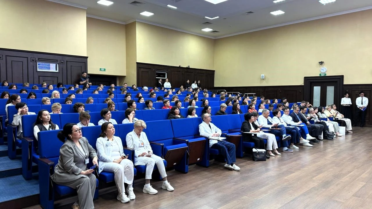 Астанада Медбикелер күніне орай медициналық көмектің сапасы мен қауіпсіздігі мәселелеріне арналған республикалық конференция басталды 