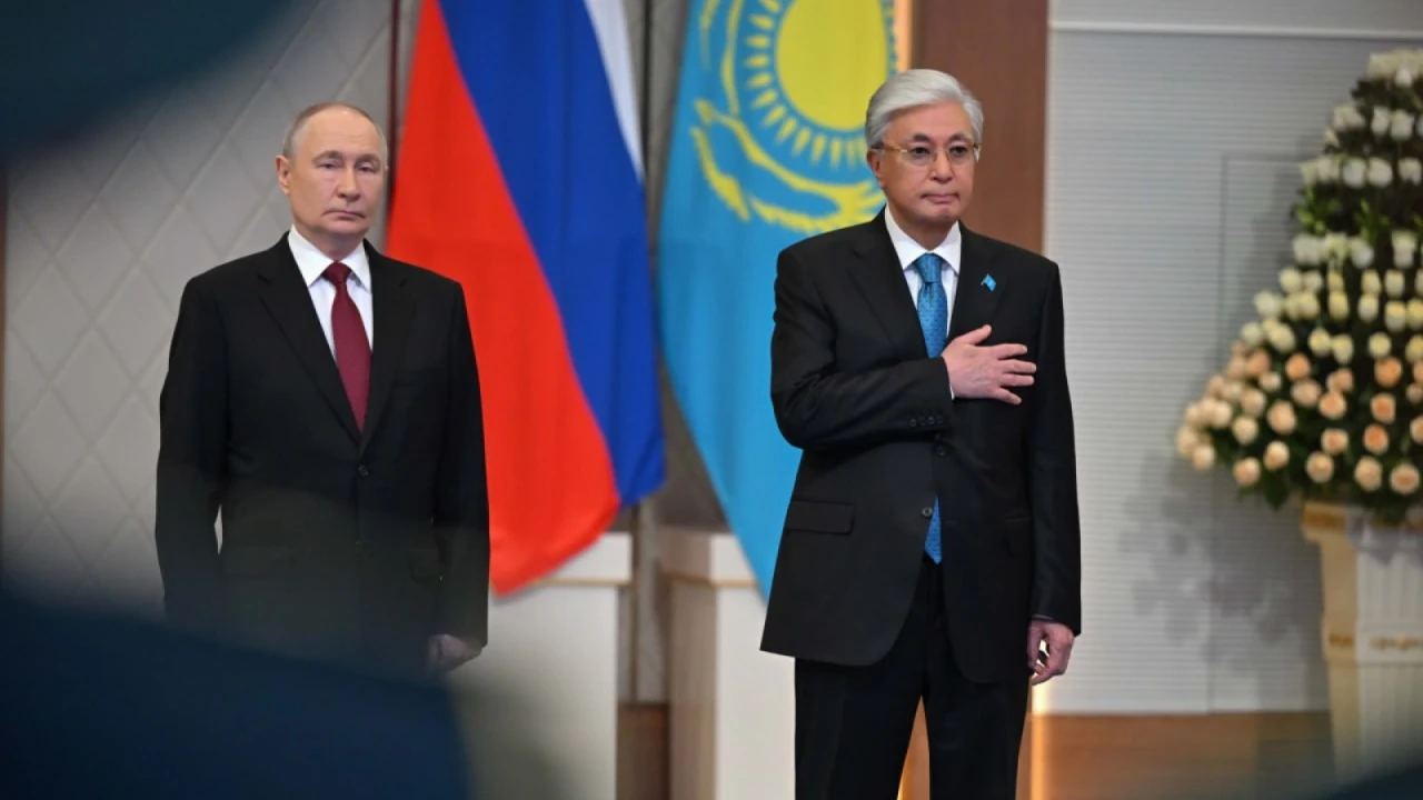Тәуелсіздік сарайында Ресей Федерациясының Президенті Владимир Путинді салтанатты қарсы алу рәсімі өтті 