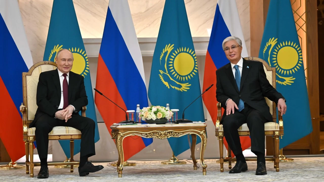 Тәуелсіздік сарайында Ресей Федерациясының Президенті Владимир Путинді салтанатты қарсы алу рәсімі өтті 