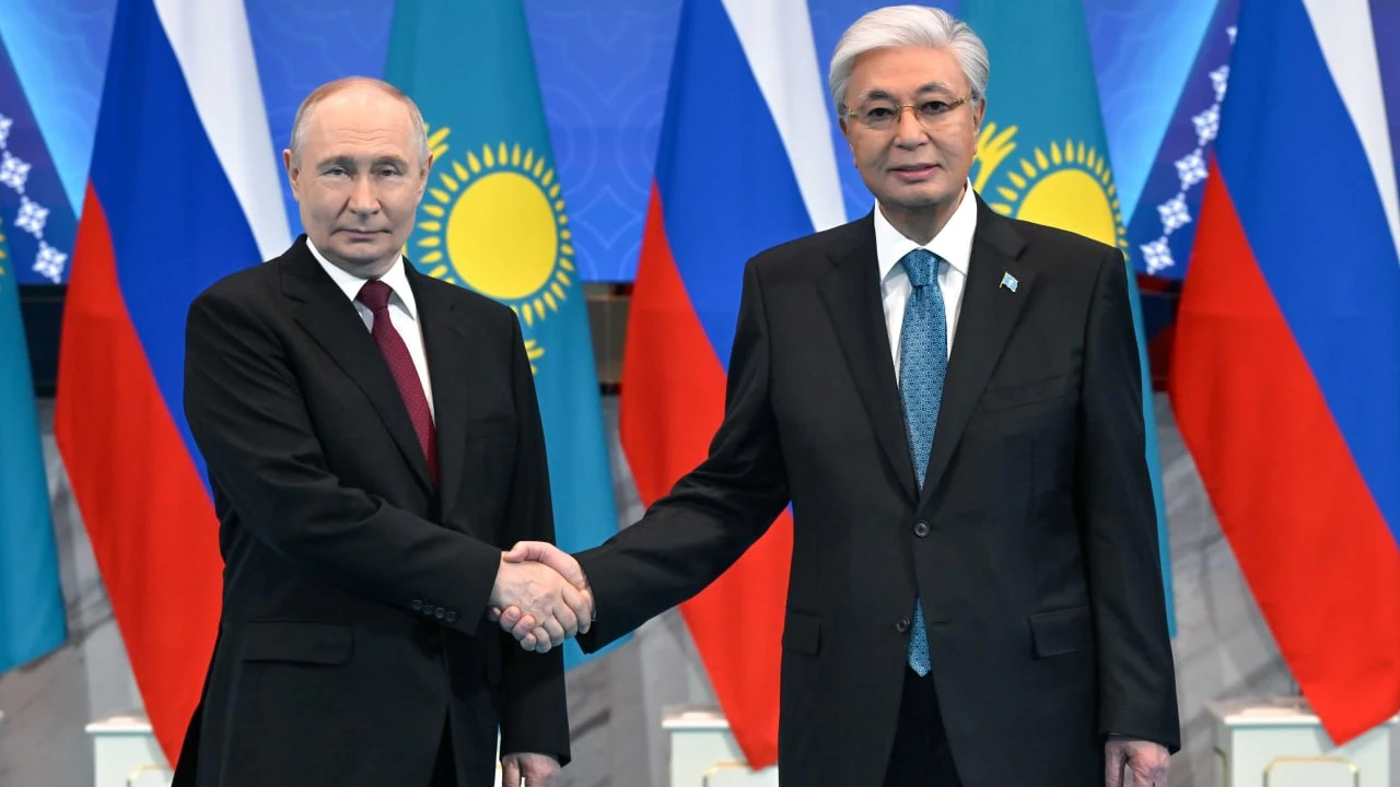 Тәуелсіздік сарайында Ресей Федерациясының Президенті Владимир Путинді салтанатты қарсы алу рәсімі өтті 