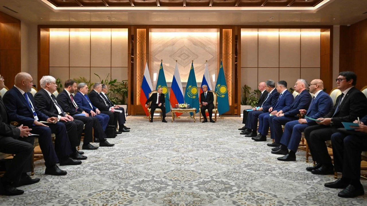 Тәуелсіздік сарайында Ресей Федерациясының Президенті Владимир Путинді салтанатты қарсы алу рәсімі өтті 