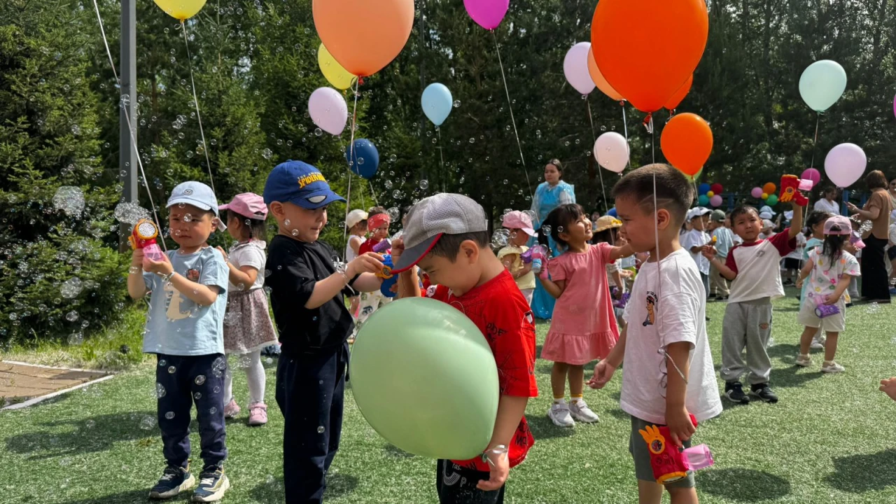 Мамандар балаларды қорғау күніне орай ерте жастан дамудың маңызын еске салды 
