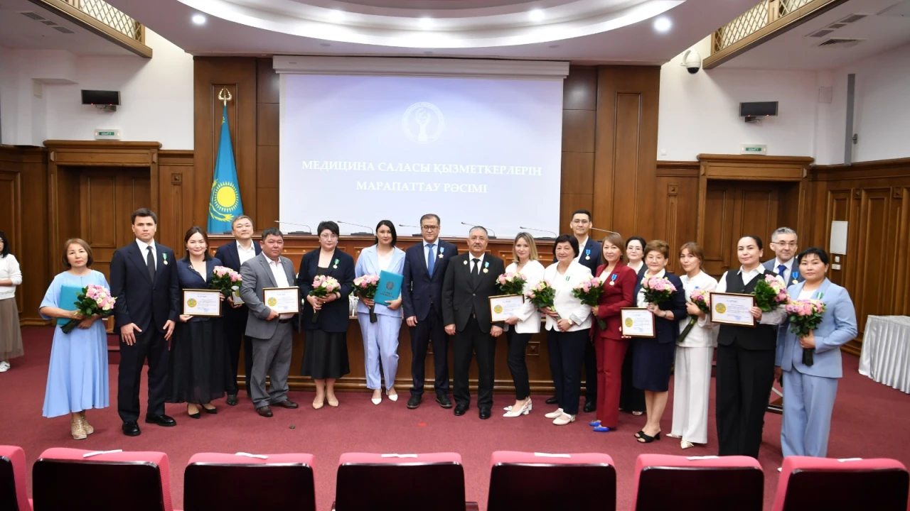 Президент Іс Басқармасында медицина қызметкерлерін салтанатты марапаттау рәсімі өтті 