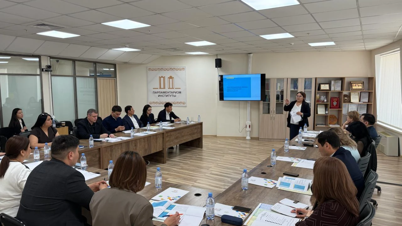 Мәслихат депутаттары өңірлердегі мәселелерді тиімді шешуге үйренді 