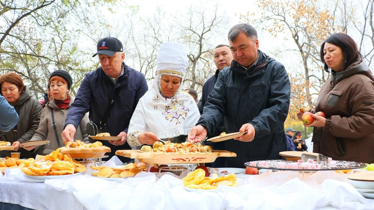 Almaty Resort шипажайында Алма күніне арналған дәстүрлі фестиваль өтті 